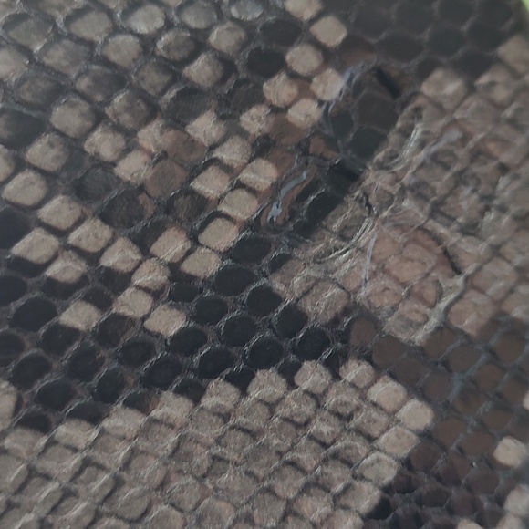 EUC Patricia Nash  B/W Snakeskin Clutch with chain strap + FREE gift w/purchase - Picture 8 of 8